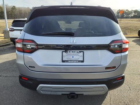 Used 2025 Honda Pilot TrailSport image 4