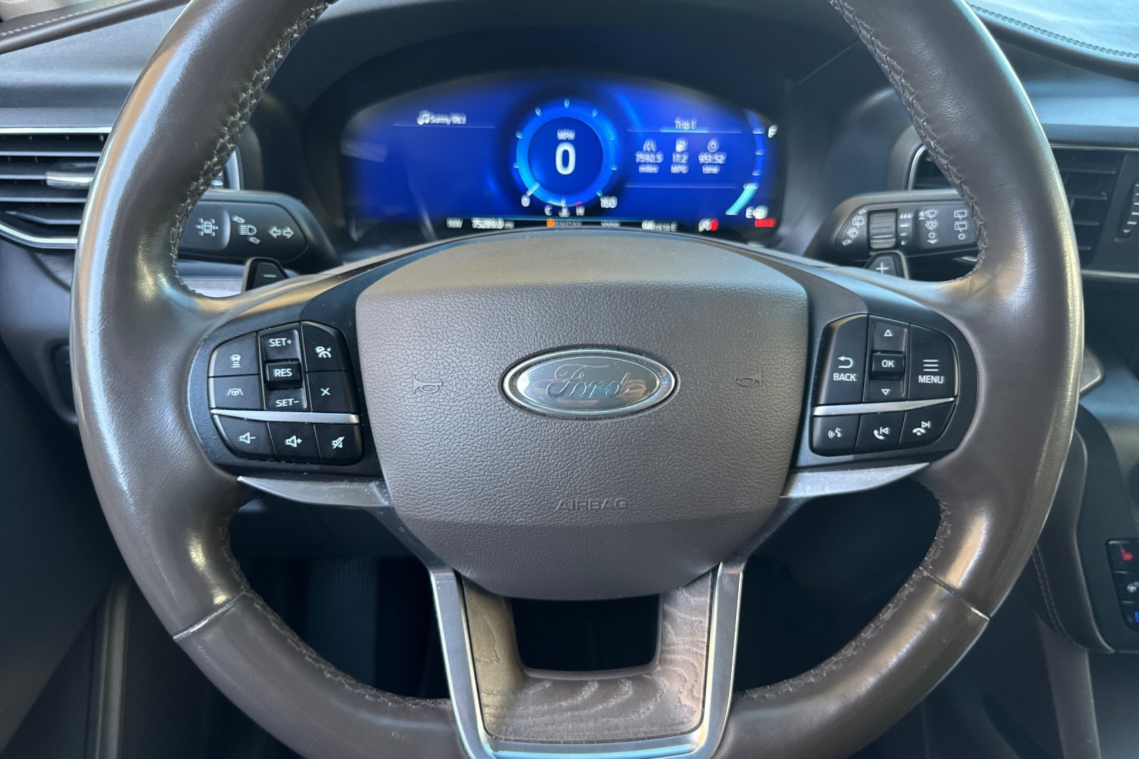 Certified 2020 Ford Explorer Platinum w/ Premium Technology Package AWD/4WD image 24