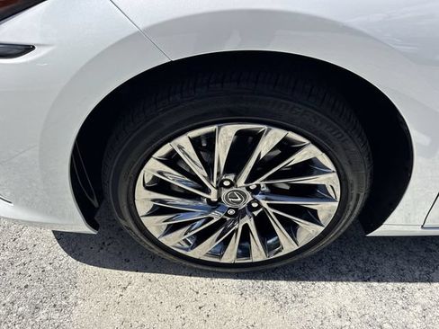 Used 2025 Lexus ES 350 Ultra Luxury w/ Accessory Package (Z2) FWD image 10