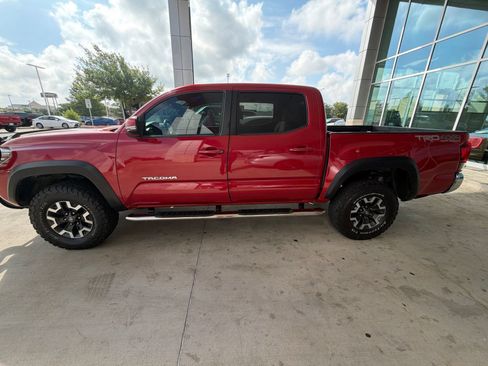Used 2017 Toyota Tacoma TRD Off-Road w/ Tow Package (A/T) AWD/4WD image 3