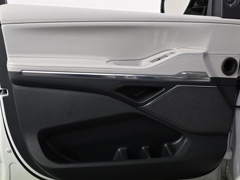 New 2026 Lincoln Navigator Reserve w/ Jet Appearance Package AWD/4WD image 22