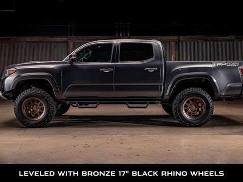 Used 2023 Toyota Tacoma TRD Sport w/ Advanced Technology Package image 5