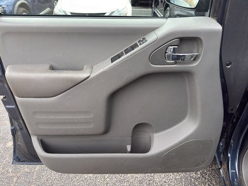 Used 2019 Nissan Frontier SV image 14