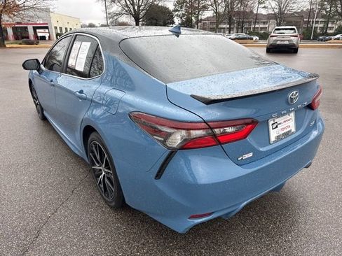 Used 2023 Toyota Camry SE image 3