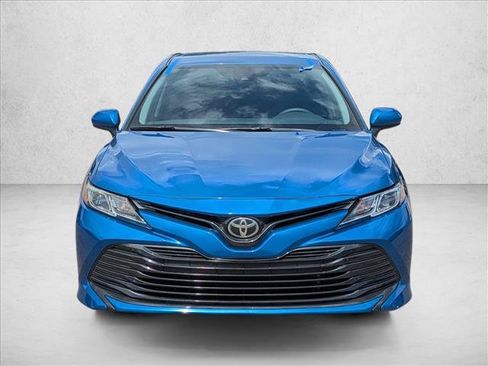 Used 2019 Toyota Camry LE FWD image 2