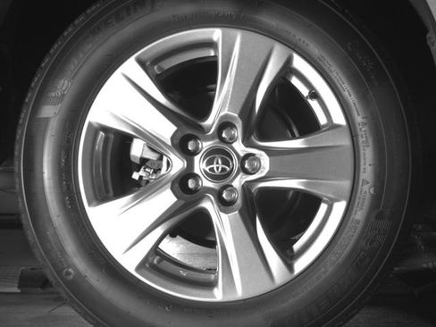 Used 2025 Toyota RAV4 XLE AWD/4WD image 15