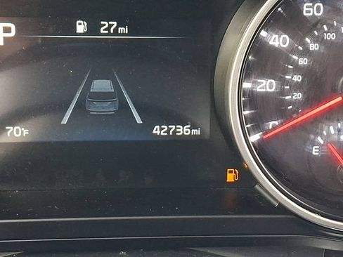 Used 2024 Kia Carnival LX FWD image 25