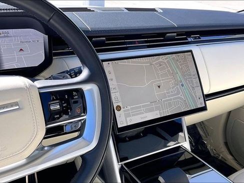Used 2025 Land Rover Range Rover Long Wheelbase SE image 6