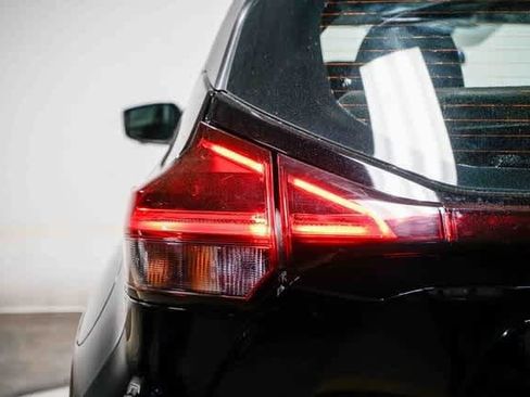 Used 2021 Nissan Kicks SR w/ SR Premium Package image 9