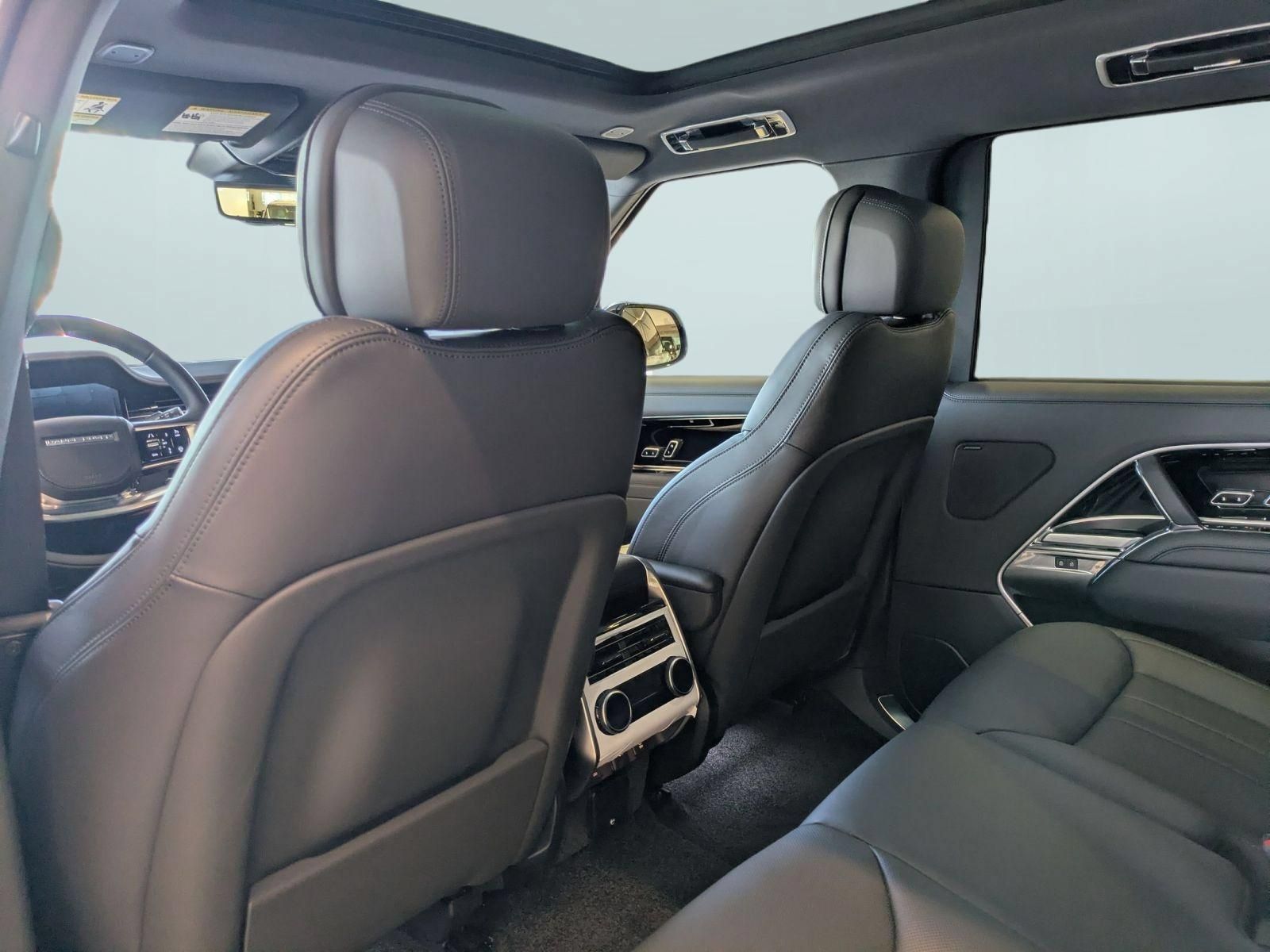 New 2026 Land Rover Range Rover Long Wheelbase SE AWD/4WD image 25