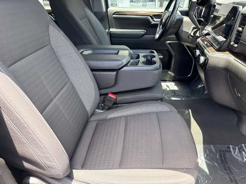 Used 2024 GMC Sierra 1500 SLE RWD image 9