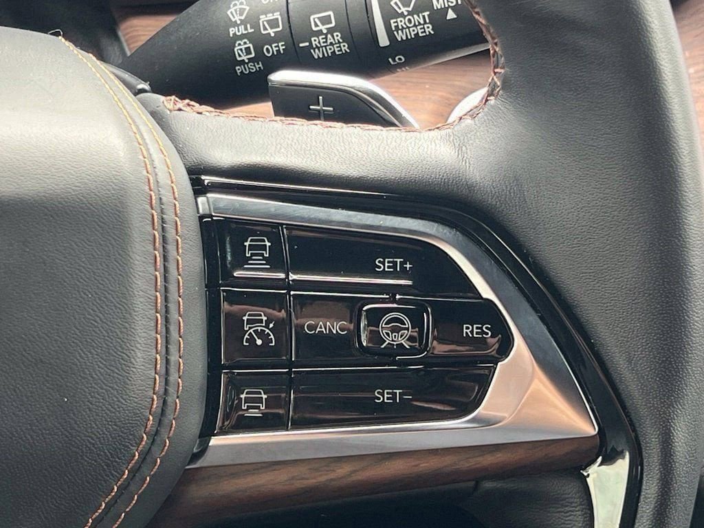 Certified 2025 Jeep Grand Cherokee Summit w/ Obsidian Package AWD/4WD image 24