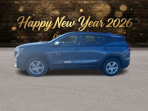 Used 2024 GMC Terrain SLE image 2