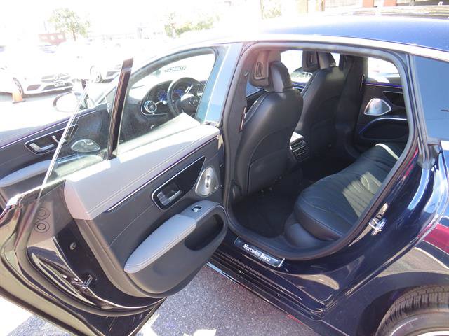 Used 2023 Mercedes-Benz EQS 580 4MATIC Sedan w/ Exclusive Trim Package image 21