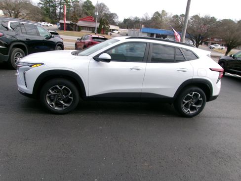 New 2026 Chevrolet Trax LT image 7