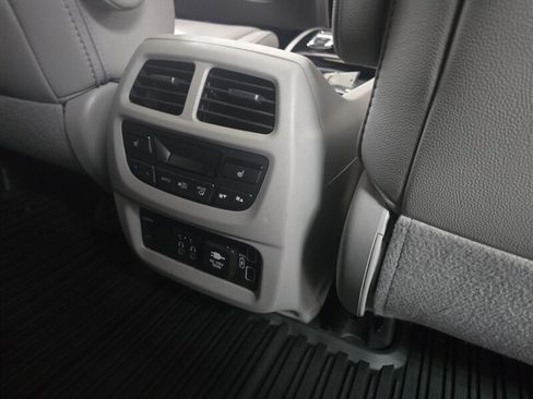 Used 2019 Honda Pilot Touring image 19