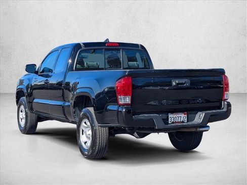 Used 2017 Toyota Tacoma SR image 8