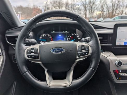 Used 2021 Ford Explorer XLT w/ Equipment Group 202A AWD/4WD image 18