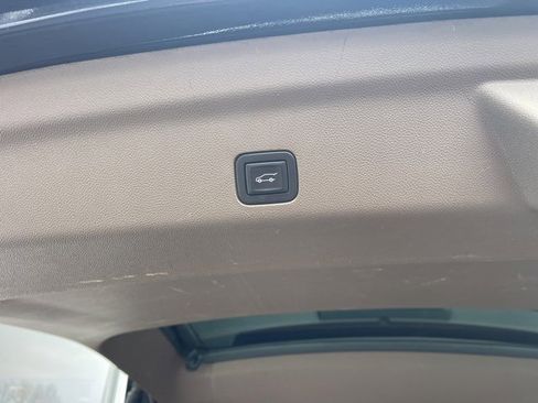 Used 2021 GMC Yukon Denali w/ Denali Premium Package image 20