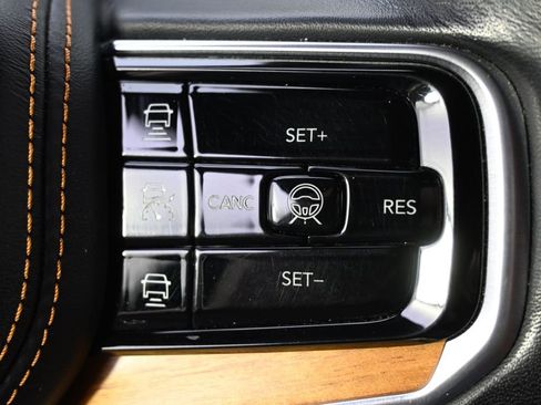 Used 2022 Jeep Grand Wagoneer Series III w/ Rear Seat Video Group 1 image 35