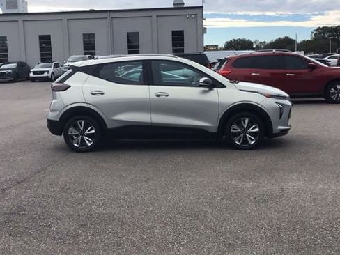 Used 2023 Chevrolet Bolt EUV LT w/ Convenience Package image 4