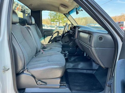 Used 2006 Chevrolet Silverado 1500 W/T image 12