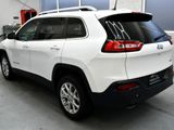 Used 2018 Jeep Cherokee Latitude Plus w/ Comfort/Convenience Group image 3