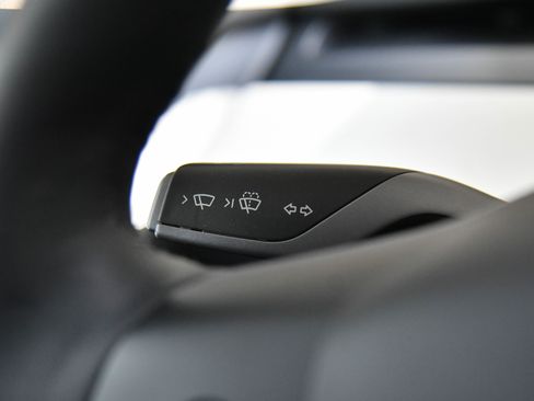 Used 2023 Tesla Model 3 Standard Range image 30