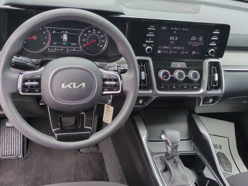 Used 2023 Kia Sorento LX FWD image 16