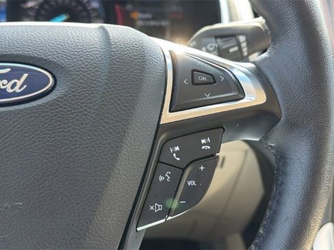 Used 2020 Ford Edge Titanium image 28