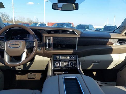 Used 2023 GMC Yukon Denali image 14