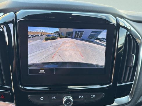 Used 2023 Chevrolet Traverse LT FWD image 14