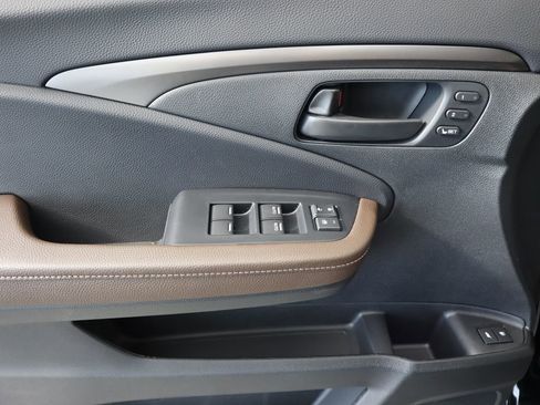 Certified 2025 Honda Passport EX-L image 23