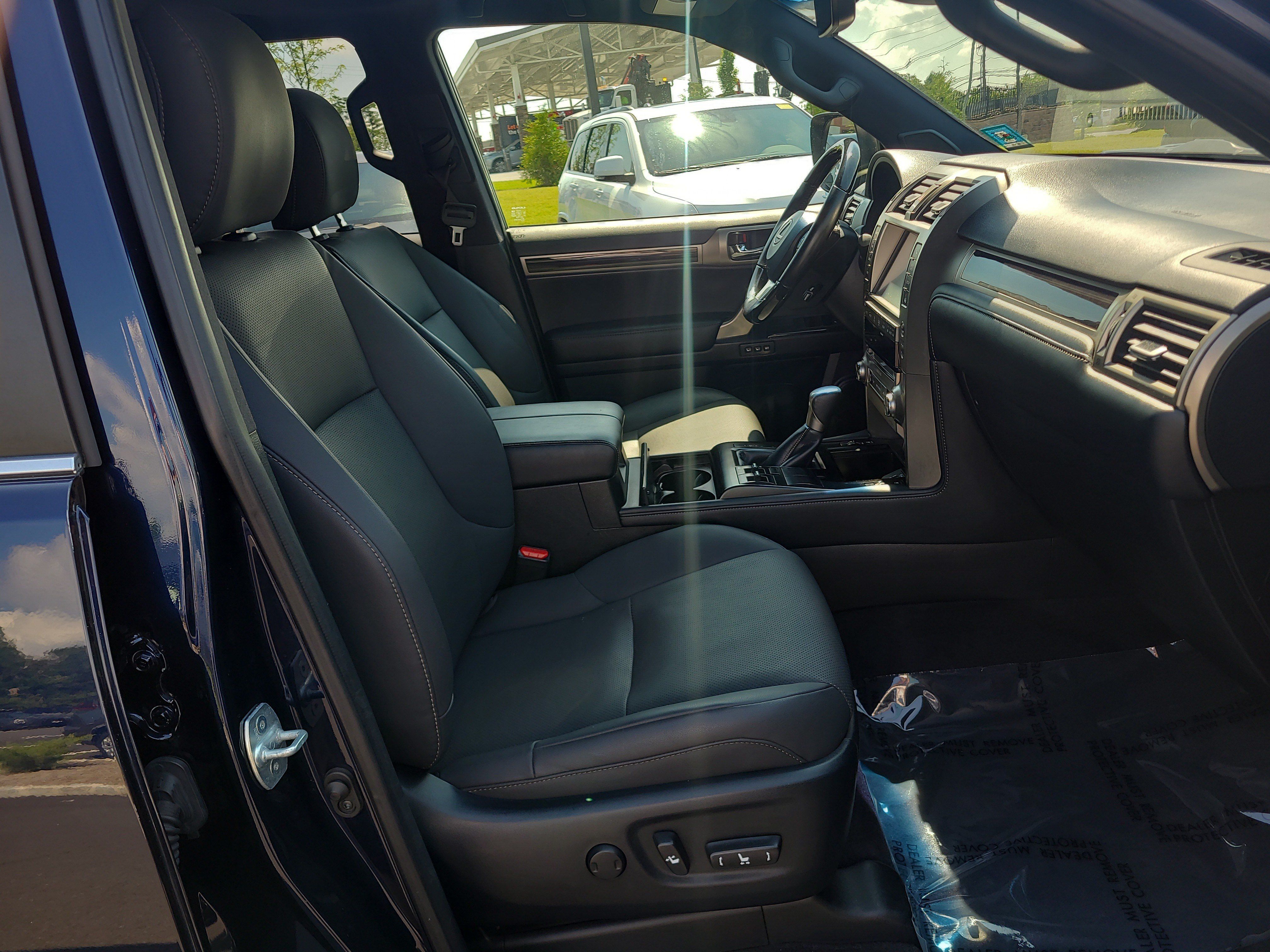 Used 2020 Lexus GX 460 Premium w/ Premium Package AWD/4WD image 17