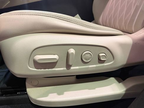 Used 2022 Buick Enclave Avenir w/ Avenir Technology Package image 18