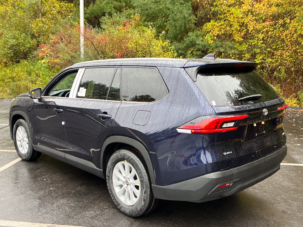 New 2026 Toyota Grand Highlander XLE FWD image 3