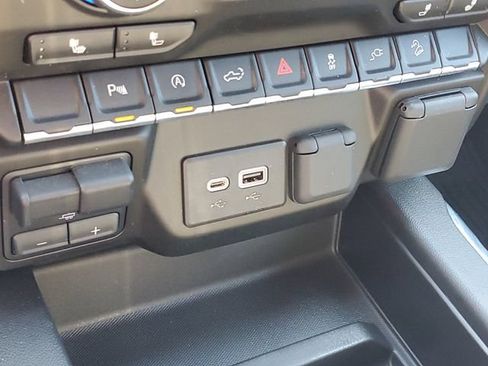 Certified 2020 Chevrolet Silverado 1500 RST AWD/4WD image 28