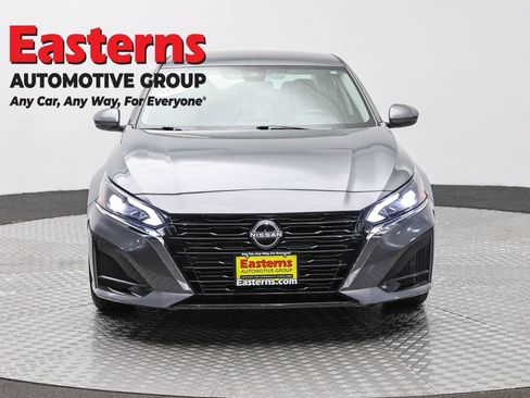 Used 2023 Nissan Altima 2.5 S FWD image 2