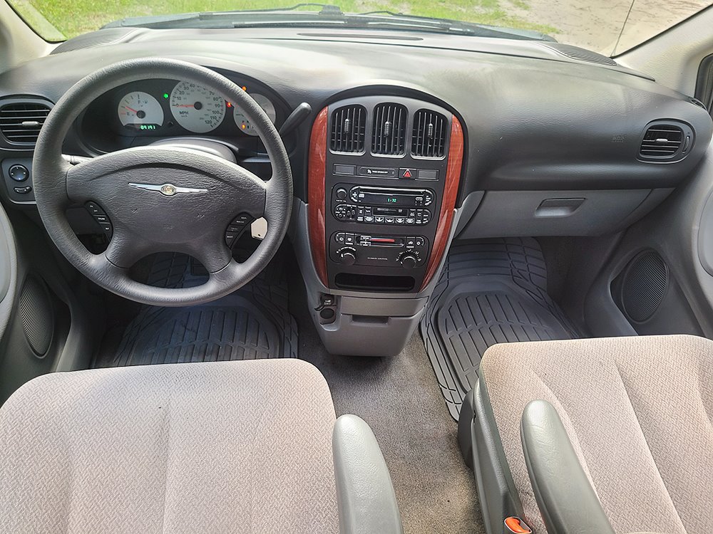 Used 2007 Chrysler Town & Country w/ Popular Equipment Group I FWD image 28