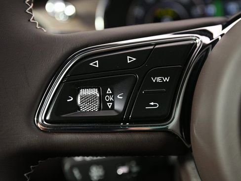 Used 2024 Bentley Bentayga Extended Wheelbase AWD/4WD image 34