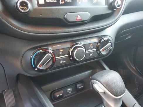 Certified 2025 Kia Soul LX image 21