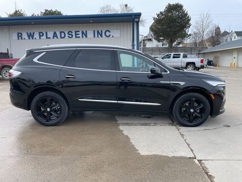Used 2023 Buick Enclave Essence w/ Sport Touring Edition image 17
