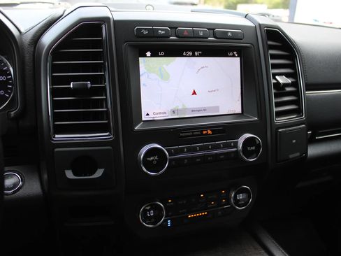 Used 2019 Ford Expedition Limited w/ Equipment Group 301A AWD/4WD image 16