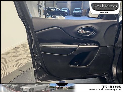 Used 2022 Jeep Cherokee Limited image 17