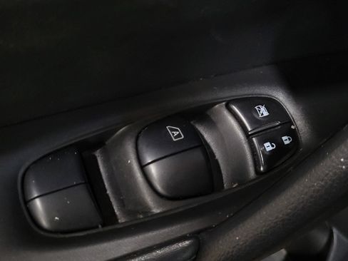 Used 2019 Nissan Rogue SV image 27