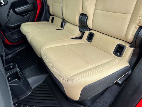 Used 2023 Jeep Gladiator Sport AWD/4WD image 13
