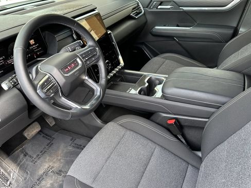 Certified 2025 GMC Acadia Elevation FWD image 10