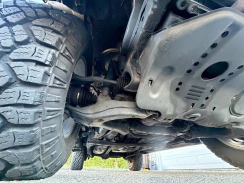 Used 2007 Toyota Land Cruiser AWD/4WD image 96