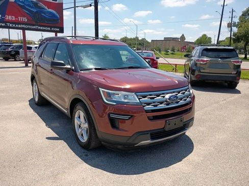Used 2018 Ford Explorer XLT FWD image 7