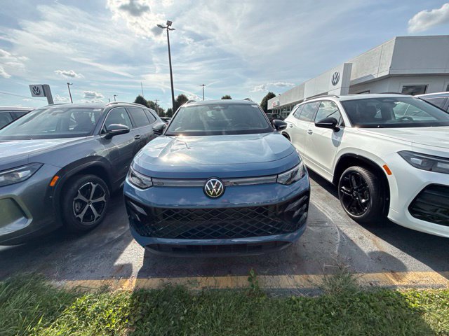 New 2026 Volkswagen Tiguan SE R-Line AWD/4WD image 2